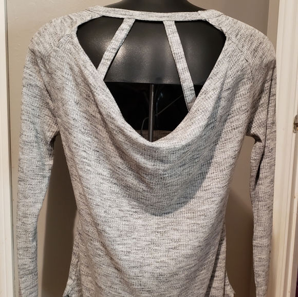 Kismet shirt size sm + butterfly necklace - Picture 2 of 2